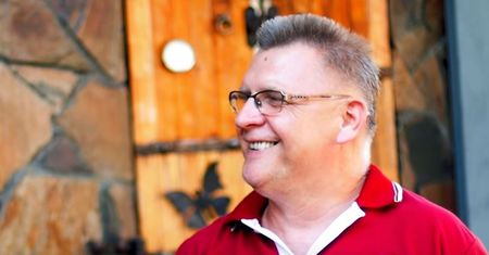 Polski biznes na końcu świata. Pan Andrzej karmi Tajów polskimi wędzonkami