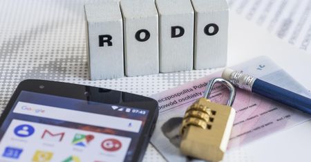 Nowa fala oszustw na RODO. Resort cyfryzacji ostrzega