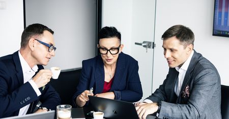 Prawo podatkowe i technologie zmuszają CEO i CFO polskich firm do zmian w księgowości