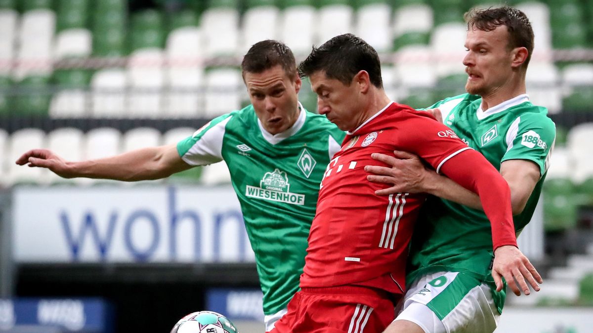 PAP/EPA / FOCKE STRANGMANN / Na zdjęciu: Robert Lewandowski (w środku)