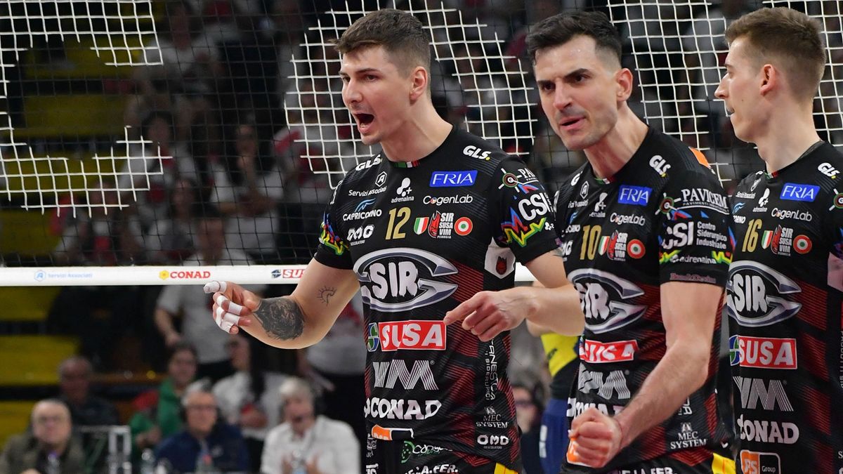 Materiały prasowe / legavolley.it / Na zdjęciu od lewej: Kamil Usowicz, Wassim Ben Tara i Kamil Semeniuk