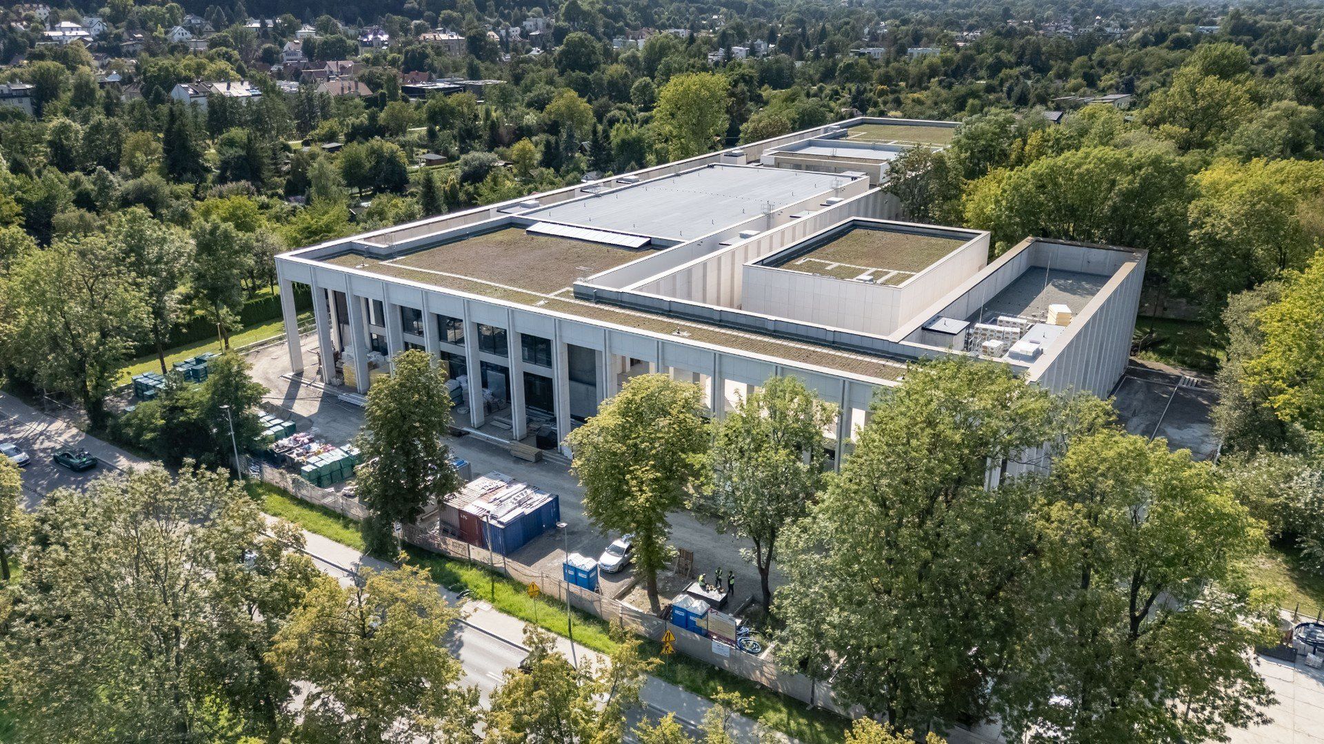 Budowa Centrum Muzyki w rejonie Krakowskich Błoń i Cichego Kącika trwa od 2022 roku. Milionowa inwestycja zmierza powoli do finału