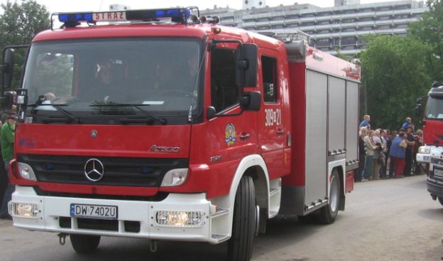 Bezprecedensowy atak. Chuligani napadli strażaków na służbie