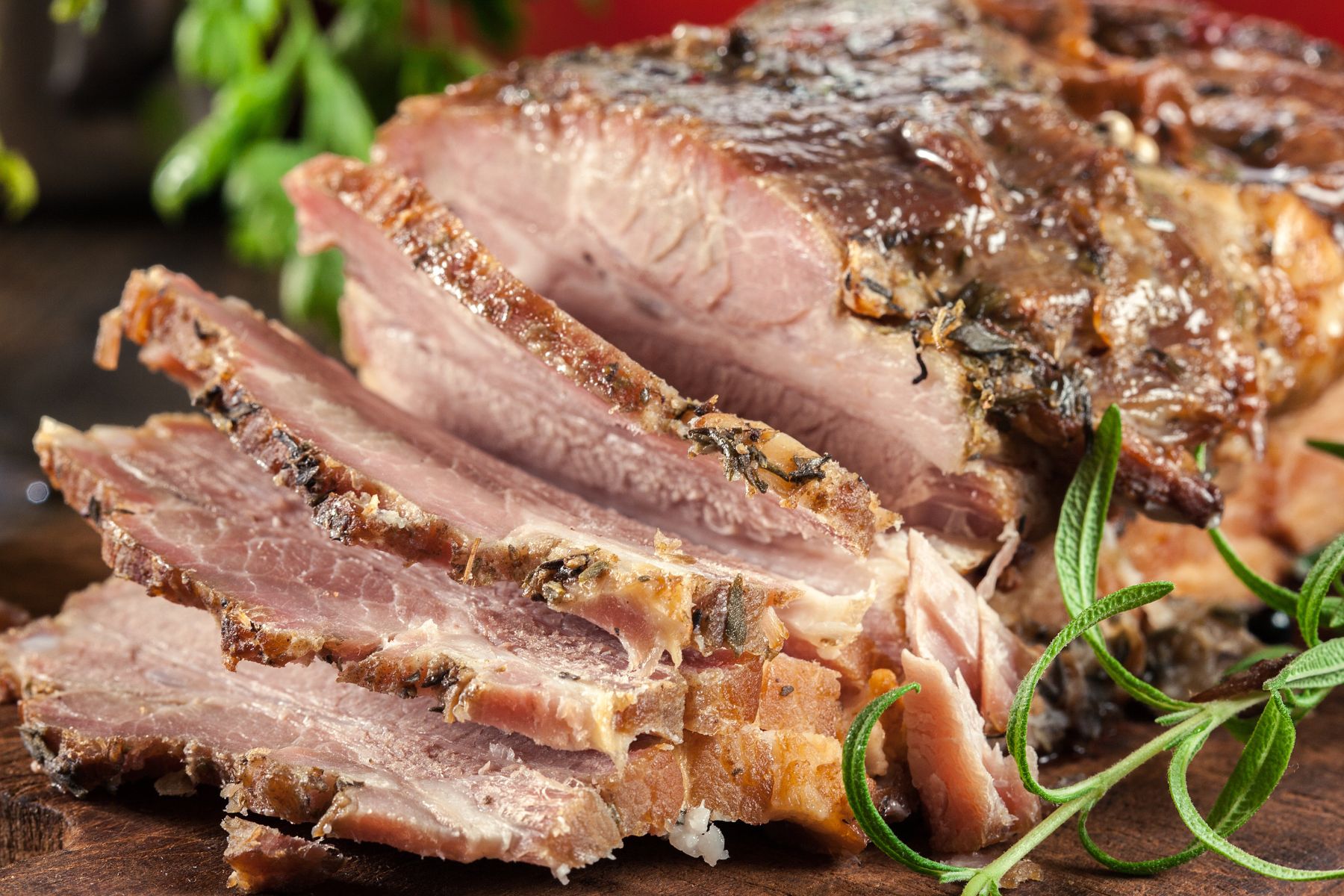 Smaruję boczek i piekę. Dzięki tej marynacie nie wychodzi gumowaty i nie wysycha