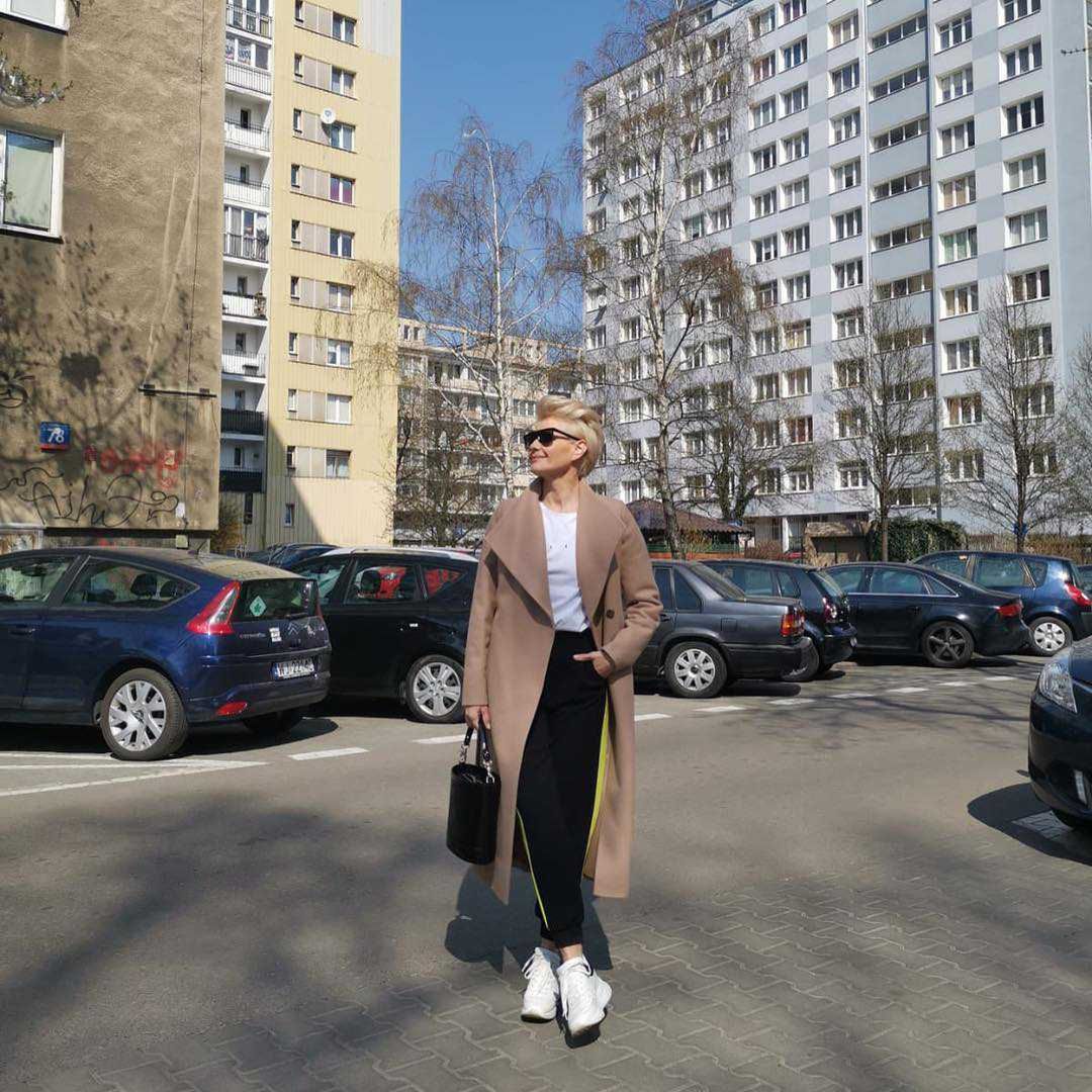 Małgorzata Koźuchowska tańczy na ulicy w butach za 4 tysiące