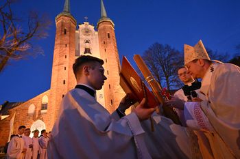 Odejścia z Kościoła w Polsce? Abp Wojda mówi, jak jest naprawdę