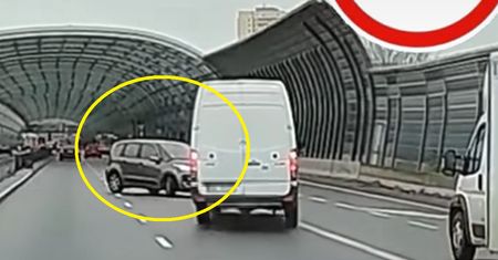 Sceny grozy w Warszawie. Kierowca cudem uniknął tragedii