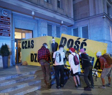 Warszawa. Protest Greenpeace, zablokowali wejście do ministerstwa