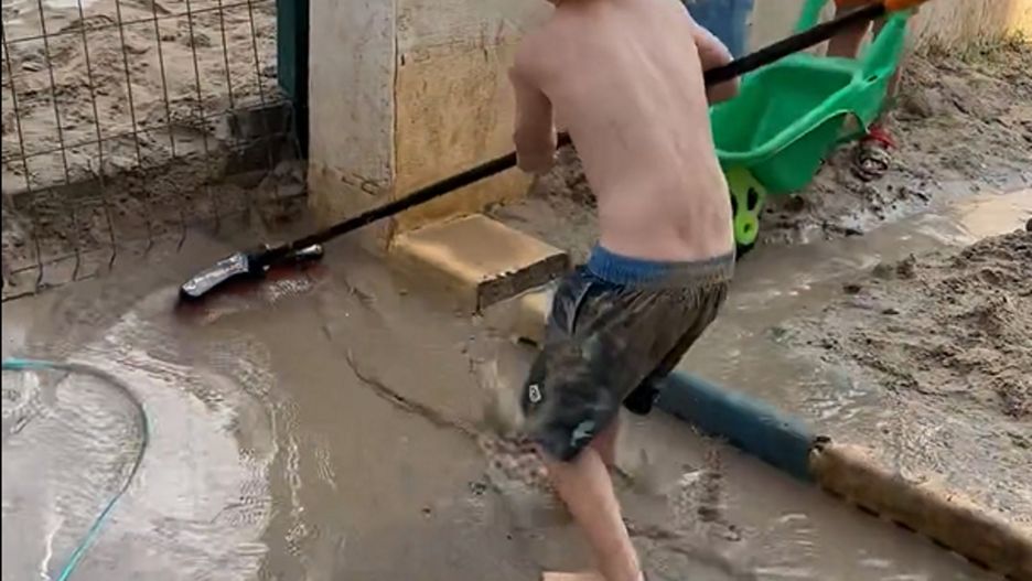 Niecodzienne zajęcia w przedszkolu zachwyciły internautów. "Szczęśliwe dziecko to brudne dziecko"