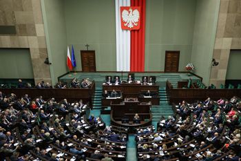 Weto Nawrockiego ws. kryptowalut. Sejm zagłosował