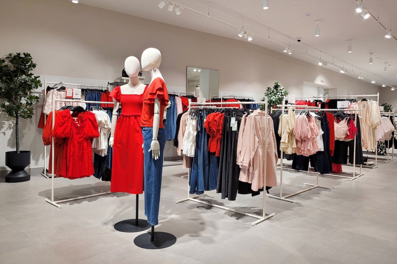 Pracownicy H&M będą nosić specjalne kamery. Powód? Kradzieże na Wyspach