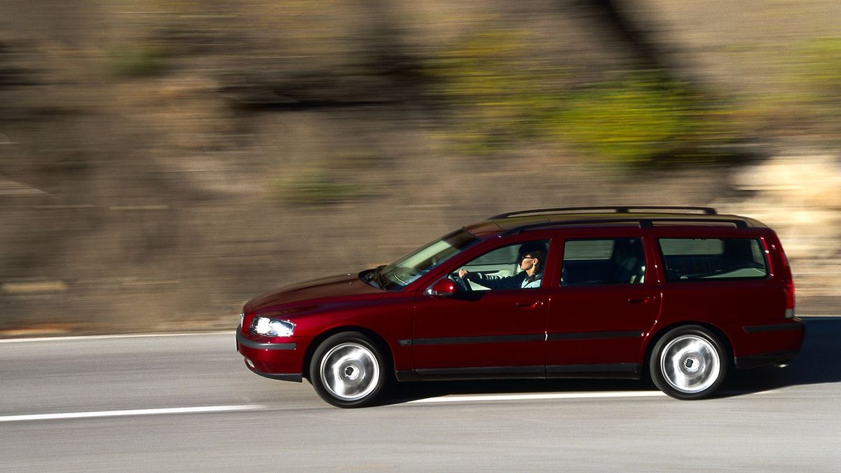 Volvo V70 II to obszerny i wygodny samochód dostępny za niewielkie pieniądze.