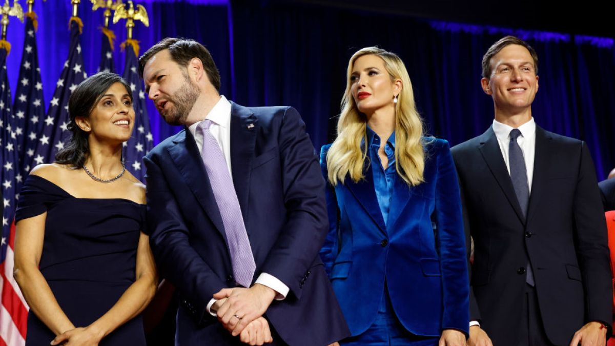 Ivanka Trump pojawiła się na scenie w niebieskim garniturze