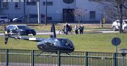 Lądowali śmigłowcem na zieleni miejskiej. Pilot będzie miał problemy
