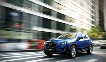 Mazda CX-5 sfilmowana podczas jazdy