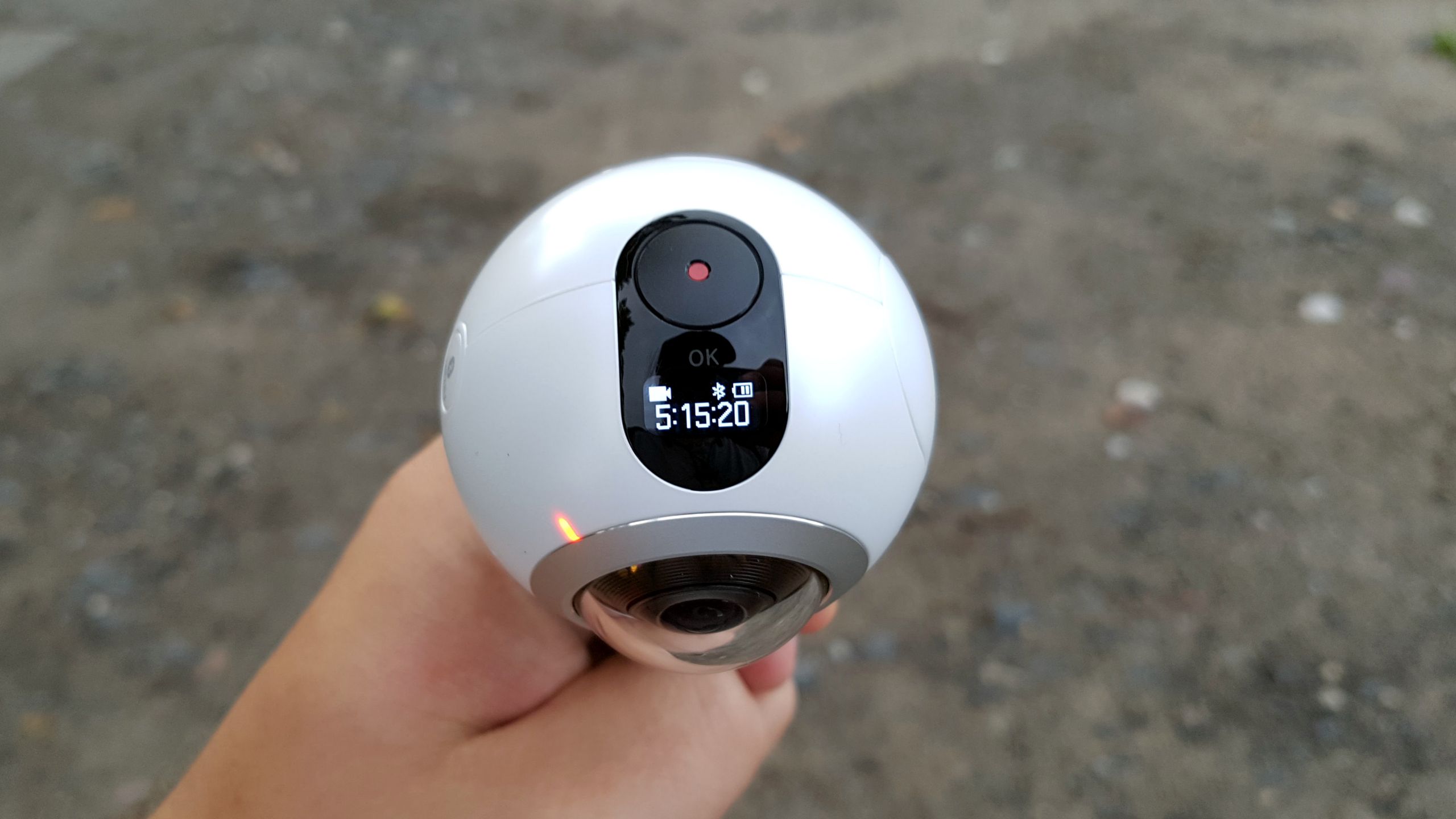 Samsung Gear 360 sprawił, że zapragnąłem mieć kamerkę 360. Ale nie tę 5