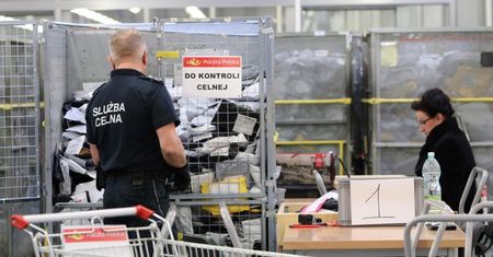 Święta "made in China". Skarbówka prześwietli paczki zamawiane z chińskich portali zakupowych