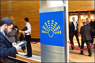 Europosłowie odrzucili listę państw podejrzanych o pranie pieniędzy