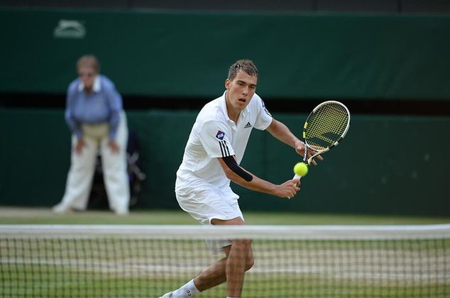 Skupiony Jerzy Janowicz jest bardzo niebezpieczny na korcie. (foto: Twitter)