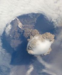 Japonia - miasto pokryte pyłem wulkanicznym
