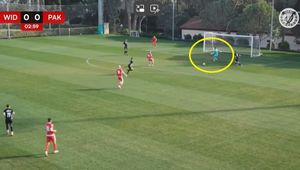 Była 4. minuta. Tak Drągowski przywitał się z Widzewem