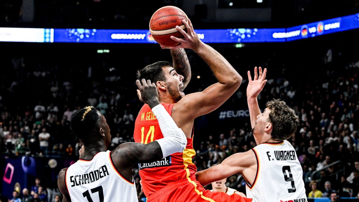 Willy Hernangomez (Hiszpania) w akcji