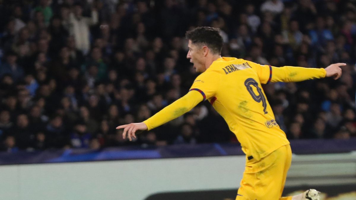 Robert Lewandowski w meczu z Napoli zdobył gola dla Barcelony