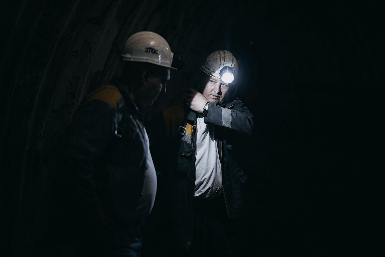 At first, the miners had difficulty accepting the presence of women underground.