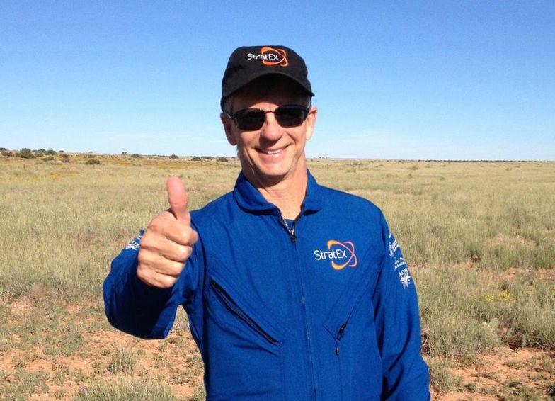 Wiceszef Google pobił rekord wysokości w skoku ze spadochronem