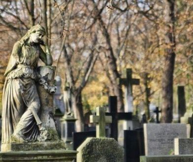 Jak kiedyś radzono sobie ze zmarłymi? Rewolucja Cmentarna XVIII wieku
