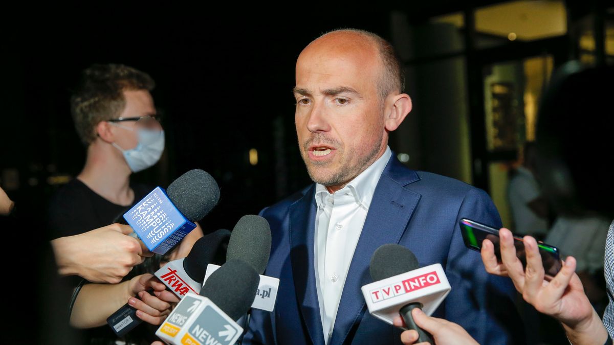 Borys Budka wściekły na antyszczepionkowców 