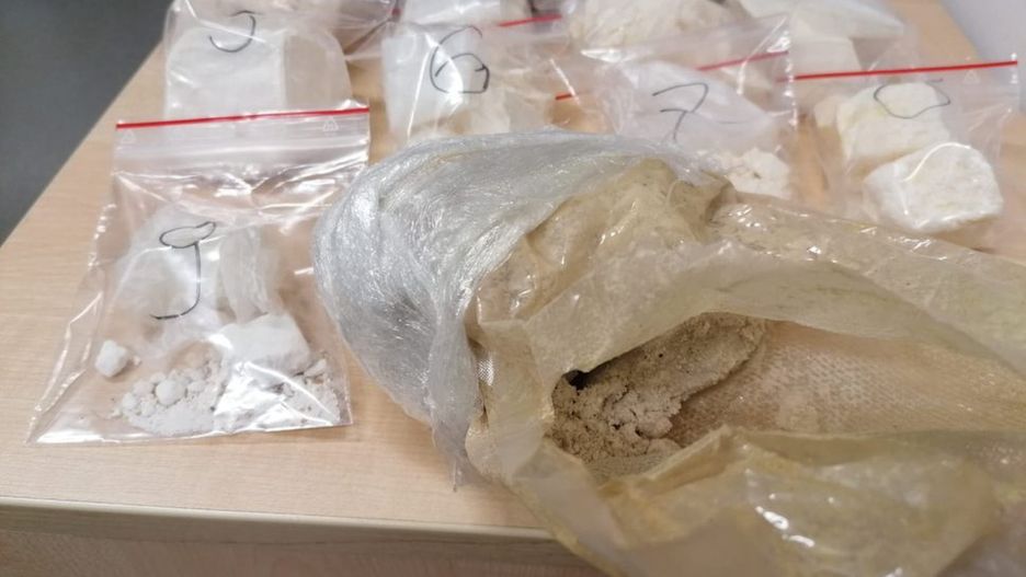 Śląskie. Policja w Dąbrowie Górniczej przechwyciła ponad 4 kilogramy narkotyków.