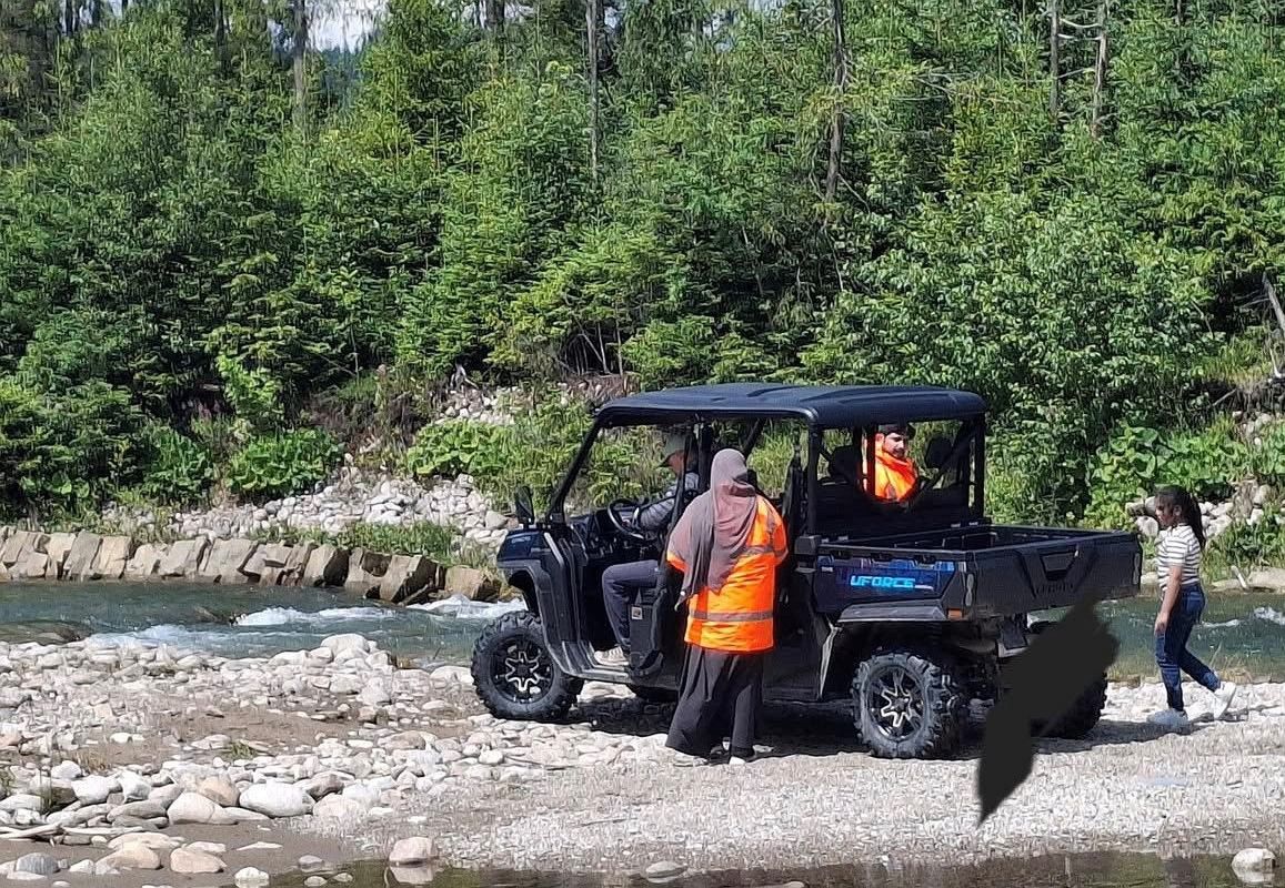 Arabska rodzina wjechała quadem do potoku w Tatrach. Tak się tłumaczyli