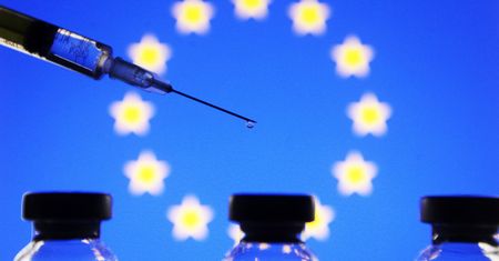 Koronawirus. WHO odrzuca planowane unijne paszporty szczepień