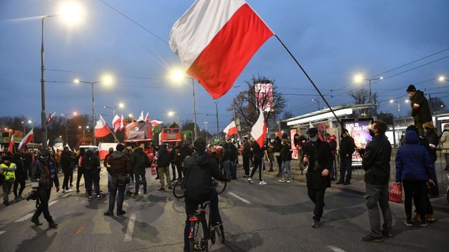Warszawa. Największe straty są w infrastrukturze drogowej