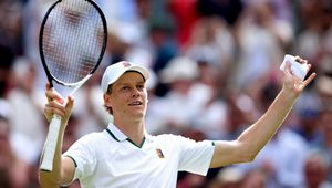 Wielkie emocje na otwarcie Wimbledonu. Jannik Sinner był na krawędzi