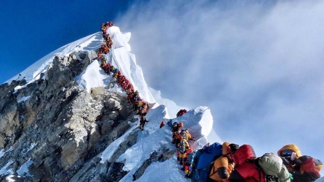 Twitter / Nirmal Purja / Tłumy na Mount Everest