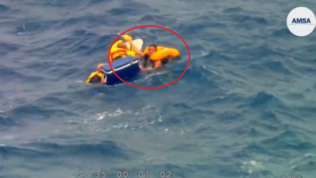 Marynarze dryfowali na skrzyni. Cudem ocaleli. 