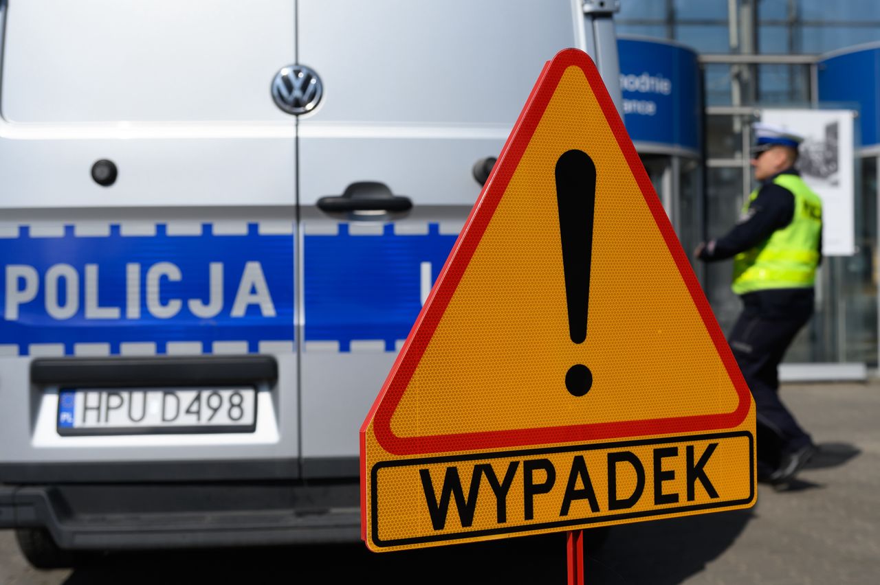 Wypadek pod Wrocławiem. Szkolny autobus zderzył się z dwoma autami