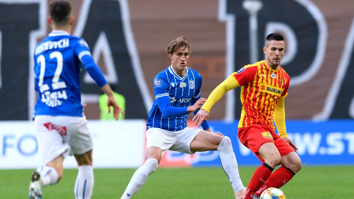 PAP / Jakub Kaczmarczyk / Na zdjęciu: piłkarze Lecha Poznań Wołodymyr Kostewycz (z lewej) i Thomas Rogne (w środku) oraz Uros Duranović (z prawej) z Korony Kielce