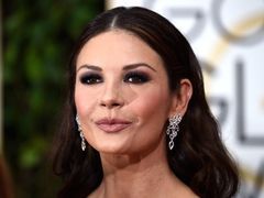 Co się stało z twarzą Catherine Zeta-Jones?