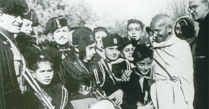 Aukcja listu Mahatmy Gandhiego. Sprezdany za 115 tys. funtów