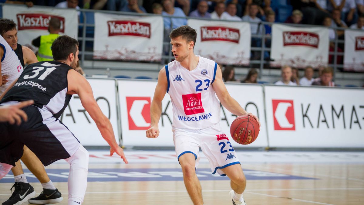 Newspix / Piotr Kieplin / PressFocus / Na zdjęciu: Michał Michalak (z piłką)