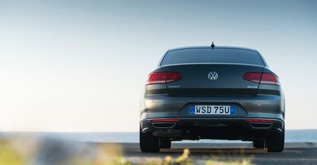 Nowy Volkswagen Passat prawie najtańszym autem w swojej klasie