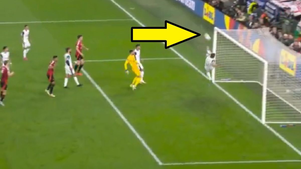 Twitter / Screen / Polsat Sport / Na zdjęciu: Micky van de Ven uratował Tottenham przed stratą gola
