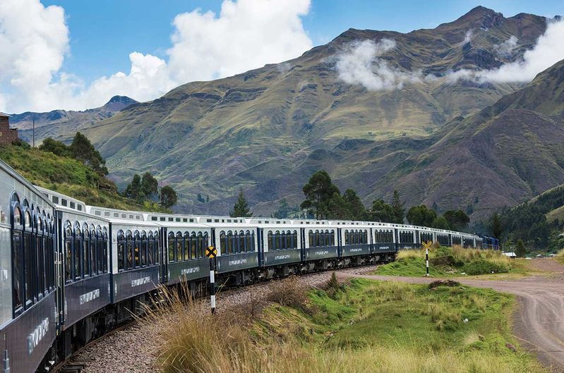 Podróż luksusowym pociągiem przez Peru. Można się w nim poczuć jak w hotelu