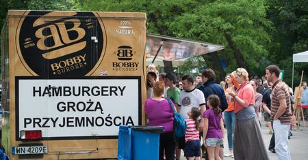 Polska sieć burgerowni chce sprzedać kanapki za 40 mln zł. Firma w kontrze do McDonald's i KFC