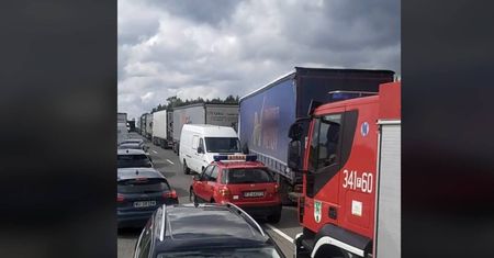 Jechali pod prąd i zablokowali strażaków. Mogło dojść do wybuchu