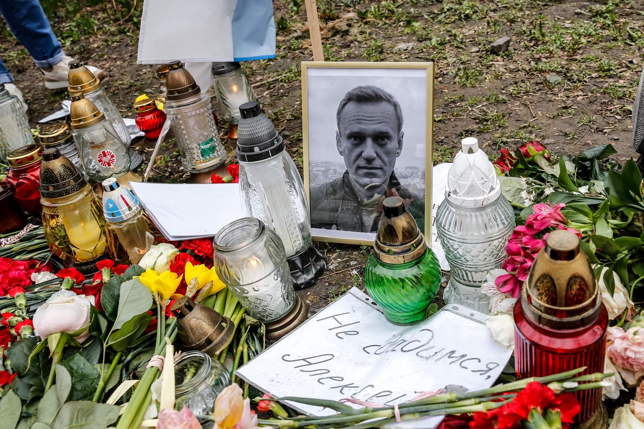 KRAKOW, POLAND - 2024/02/24: Alexei Navalny portrait and floral tributes are seen in front of Russian consulate in Krakow during the demonstration. A march in support and union on the second anniversary of the full scale invasion of the Russian army on Ukraine was held at the Old Market Square in the Old Town of Krakow. The march aims to show the unity of Ukrainian Polish people as well as display support of Russian and Belarus opposition towards Ukrainian struggle. (Photo by Dominika Zarzycka/SOPA Images/LightRocket via Getty Images)