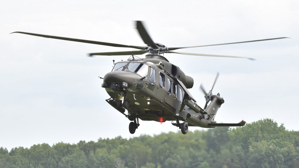AW149 są wyposażone w systemy samoobrony. Pod dziobem widoczne czujniki wykrywające odpalenie pocisków, a na belce ogonowej widoczne są wyrzutnie flar
